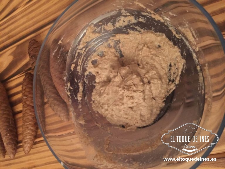 Preparamos el poolish la noche anterior mezclando los tres ingredientes bien y dejando en un bol tapado.